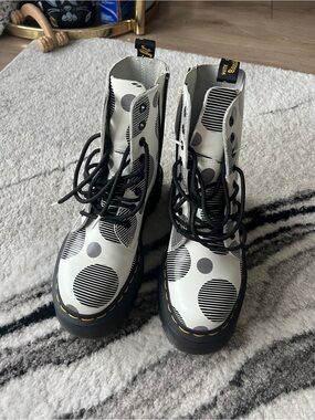 Dr. Martens Jadon Polka Dot Smooth Leather Platform Boots 🖤🤍